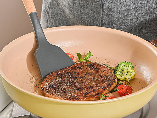 家用廚房炒菜 家用廚房炒菜